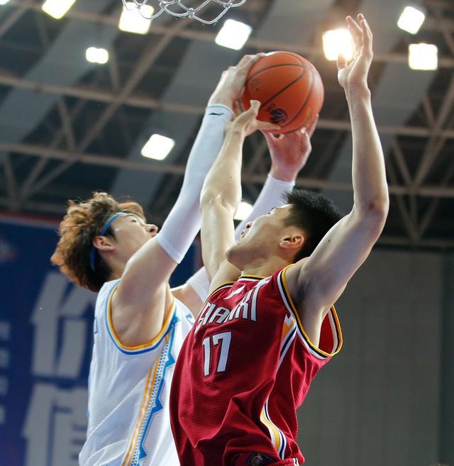 太阳翻盘深圳队，王哲林带队取胜