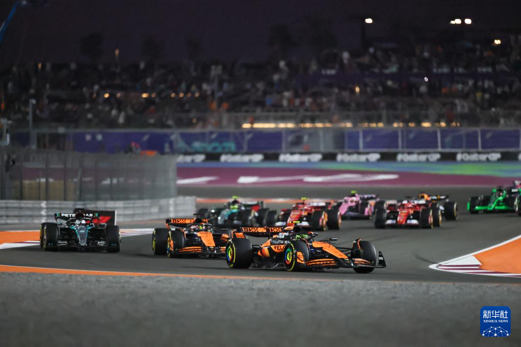 迈凯伦力克梅赛德斯，诺里斯点燃赛场