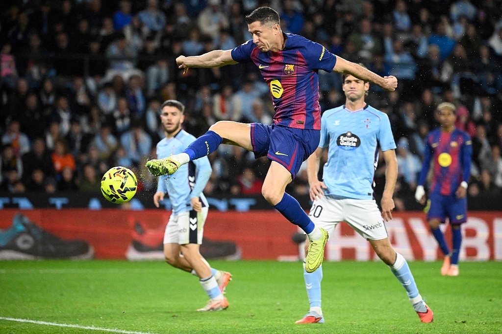 曼城绝杀波兰，莱万带队取胜