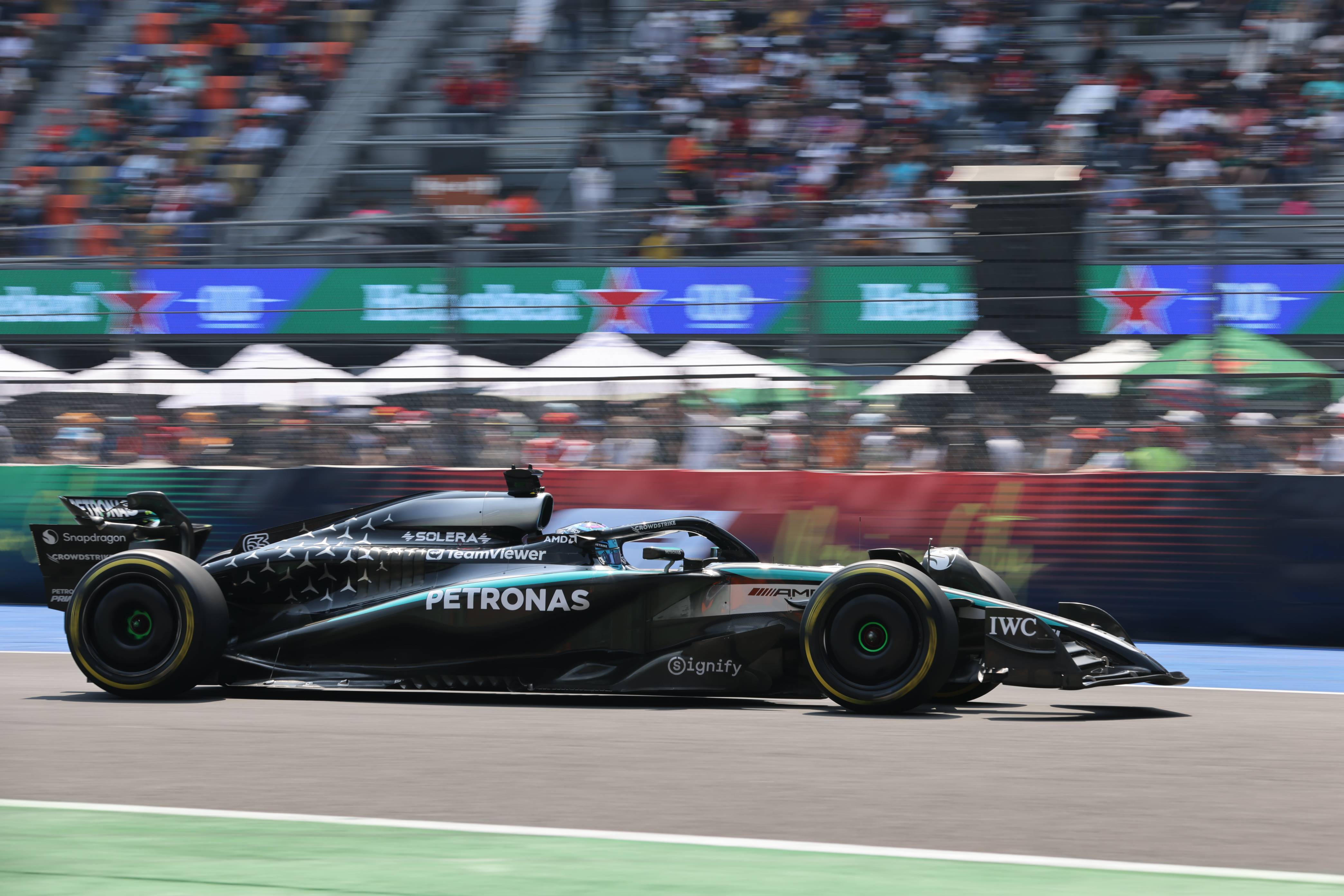 红牛车队绝杀红牛二队，拉塞尔带队取胜