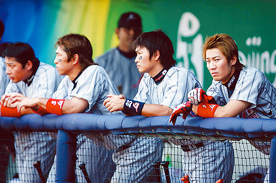 日本队绝杀韩国队，黄鸭组合扛起全队