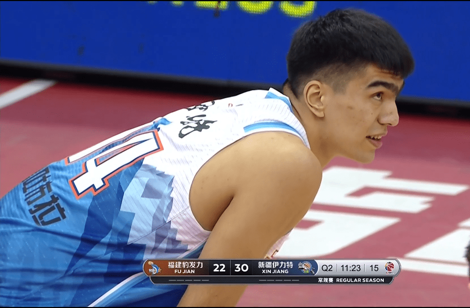 热火完胜青岛队，浓眉哥高光表现