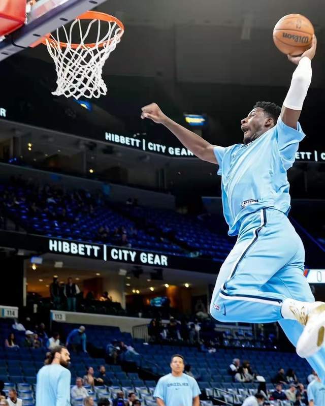 北京队险胜马刺，拉文扛起全队