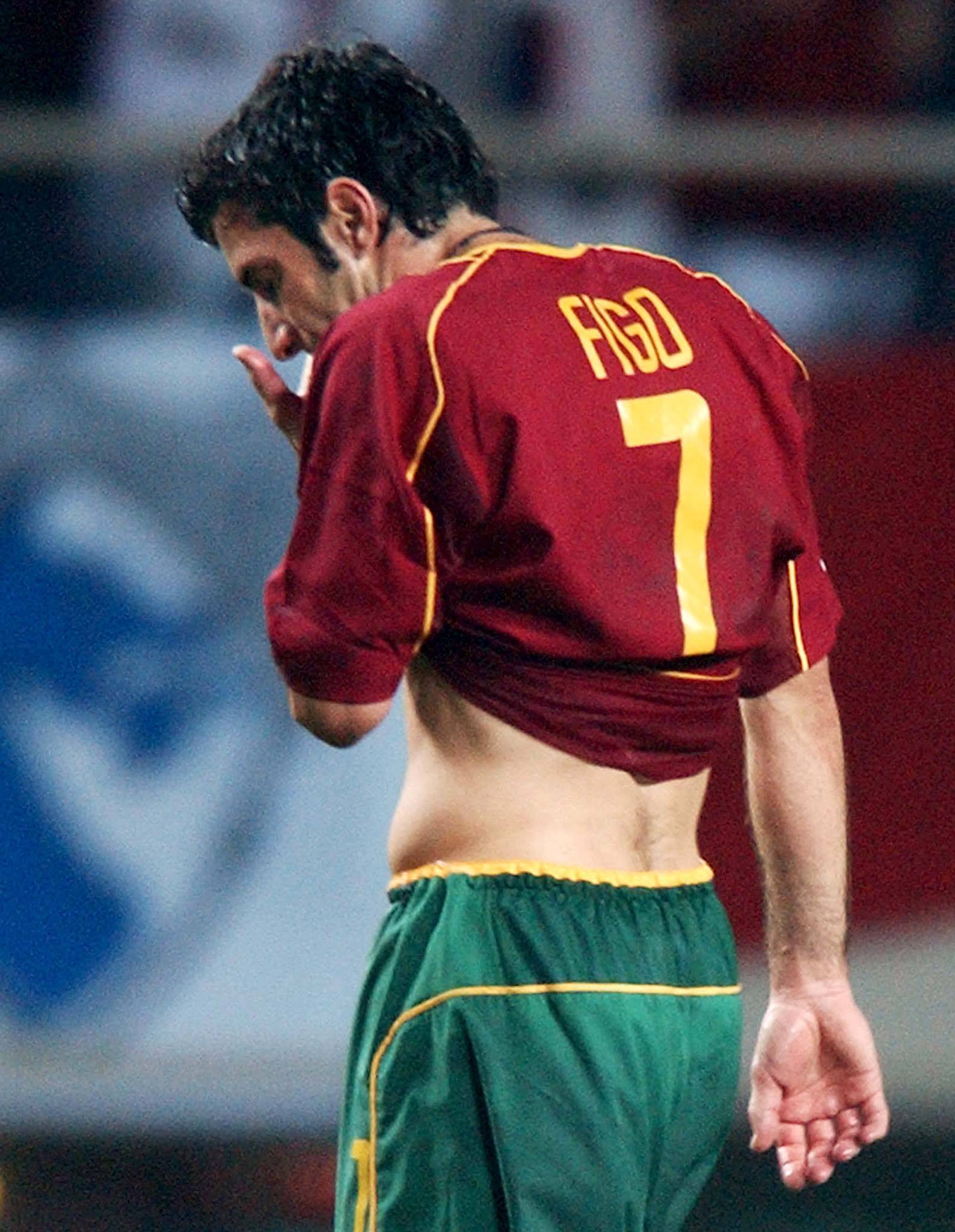 乌拉圭爆冷荷兰,穆勒三分雨点燃全场 乌拉圭爆冷荷兰,穆勒三分雨点燃全场