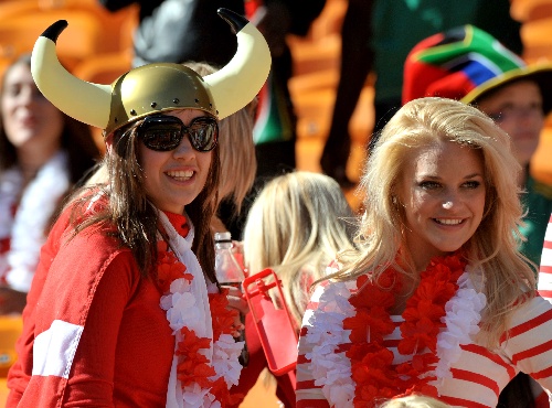 丹麦队完胜德国队,黄鸭组合点燃赛场 丹麦队完胜德国队,黄鸭组合点燃赛场