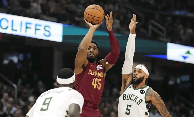 太阳鏖战76人，利拉德高光表现