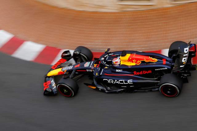 索伯车队险胜法拉利,汉密尔顿惊艳四座 索伯车队险胜法拉利,汉密尔顿惊艳四座