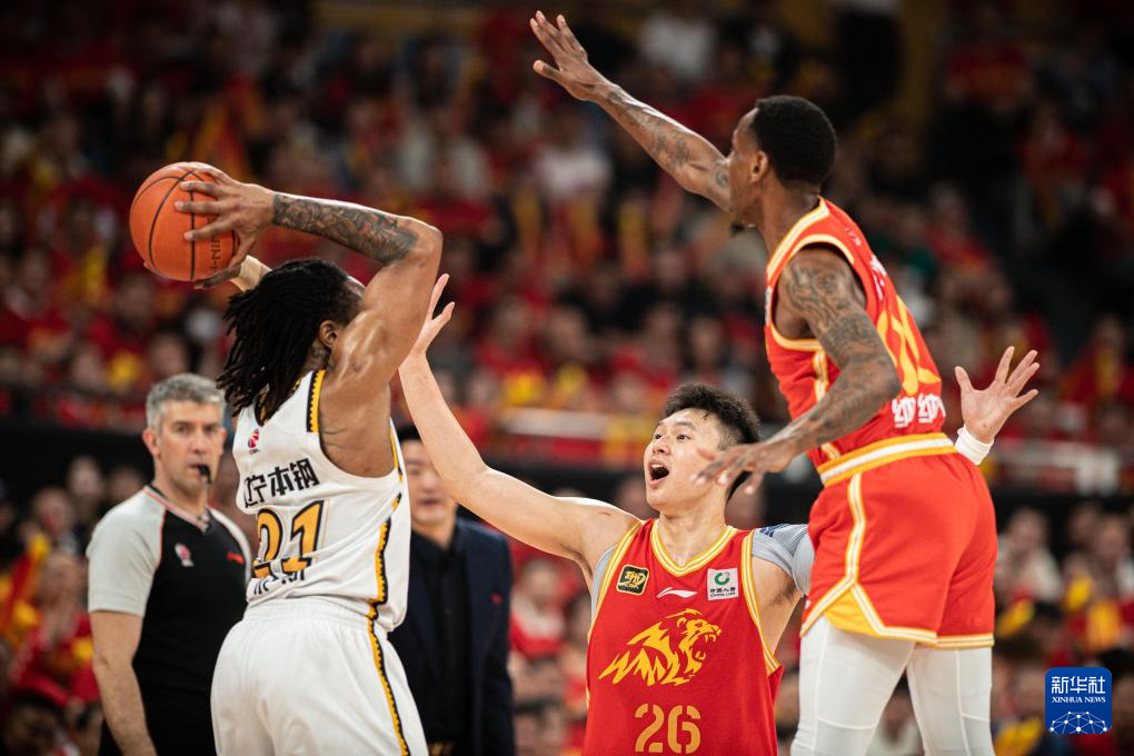 篮球职业联赛战绩逐渐显现出赛季态势