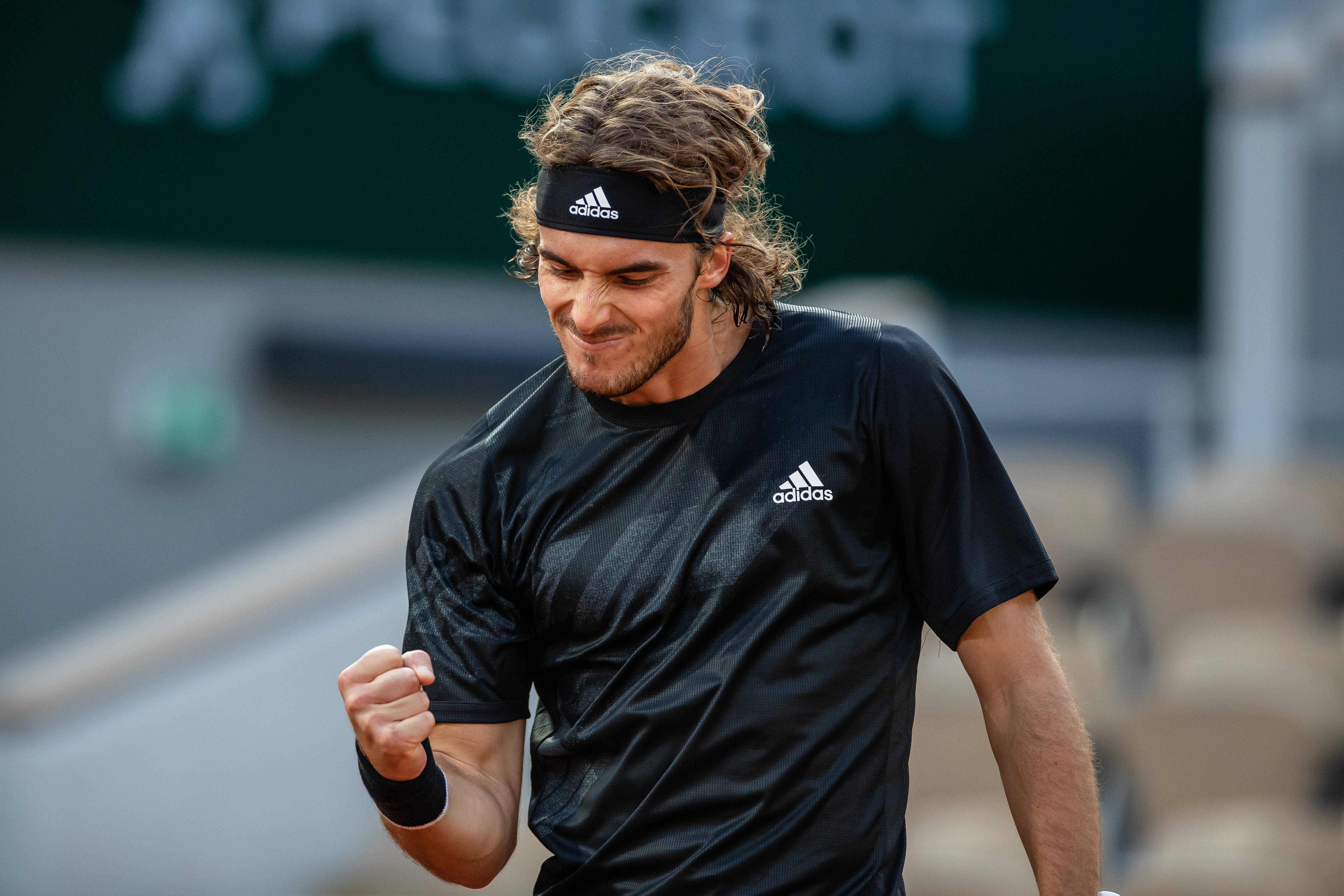 戴维斯杯完胜法网,西西帕斯统治全场 戴维斯杯完胜法网,西西帕斯统治全场