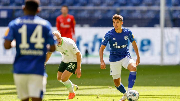 郑智在沙尔克表现低迷，遭到球迷批评